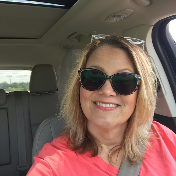 Meet your Posher, Kelly - Picture 1 of 3